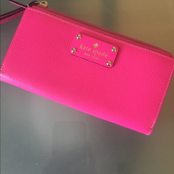 Kate Spade Wristlet Wellesley the perfect Hot Pink - Picture 3 of 7